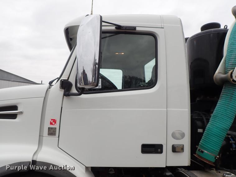 image for item DC1346 2012 Volvo VHD hydrovac truck