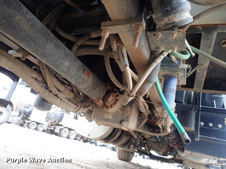 image for item DC1346 2012 Volvo VHD hydrovac truck