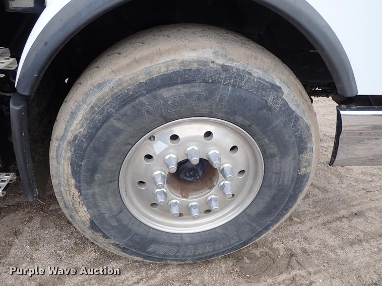 image for item DC1346 2012 Volvo VHD hydrovac truck