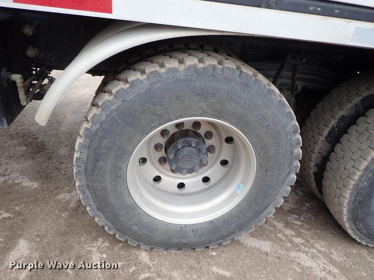 image for item DC1346 2012 Volvo VHD hydrovac truck