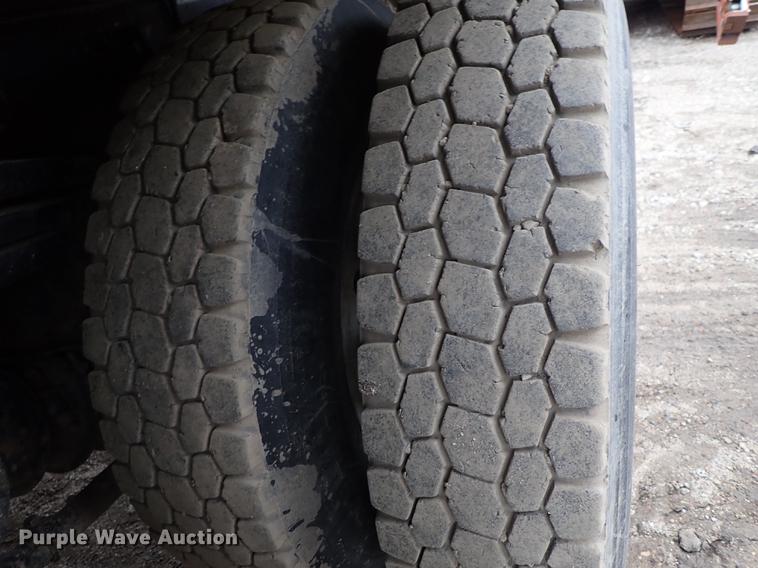 image for item DC1346 2012 Volvo VHD hydrovac truck