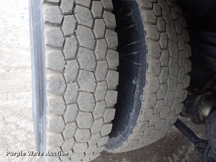 image for item DC1346 2012 Volvo VHD hydrovac truck