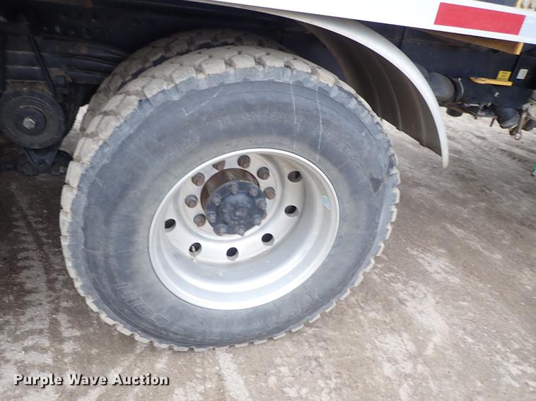 image for item DC1346 2012 Volvo VHD hydrovac truck