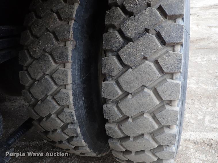 image for item DC1346 2012 Volvo VHD hydrovac truck