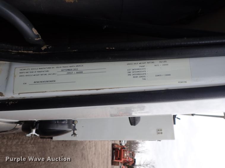 image for item DC1346 2012 Volvo VHD hydrovac truck