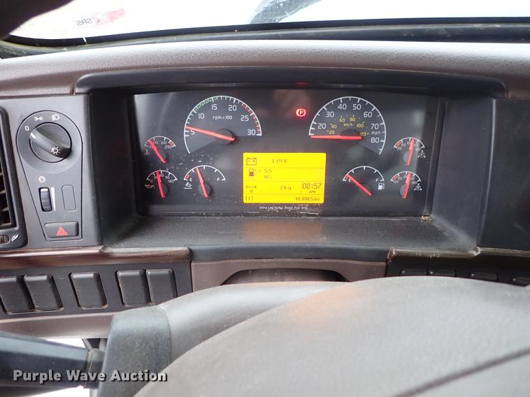 image for item DC1346 2012 Volvo VHD hydrovac truck