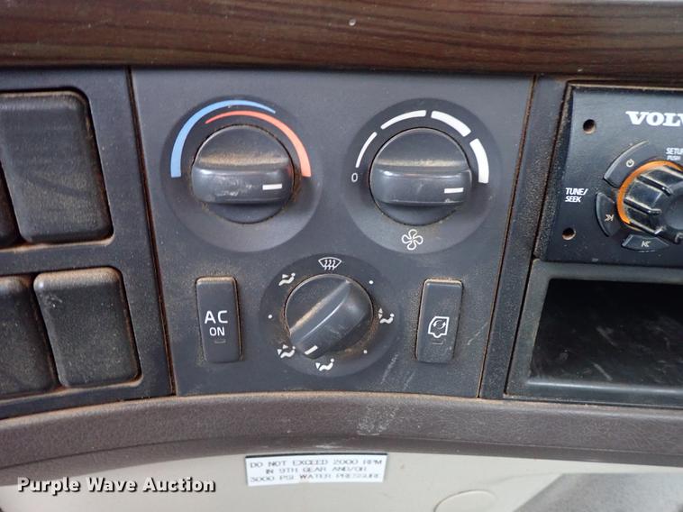 image for item DC1346 2012 Volvo VHD hydrovac truck