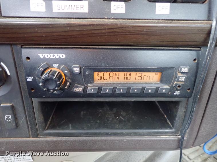 image for item DC1346 2012 Volvo VHD hydrovac truck