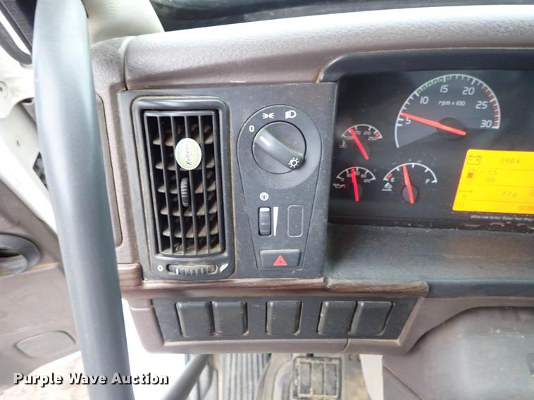 image for item DC1346 2012 Volvo VHD hydrovac truck