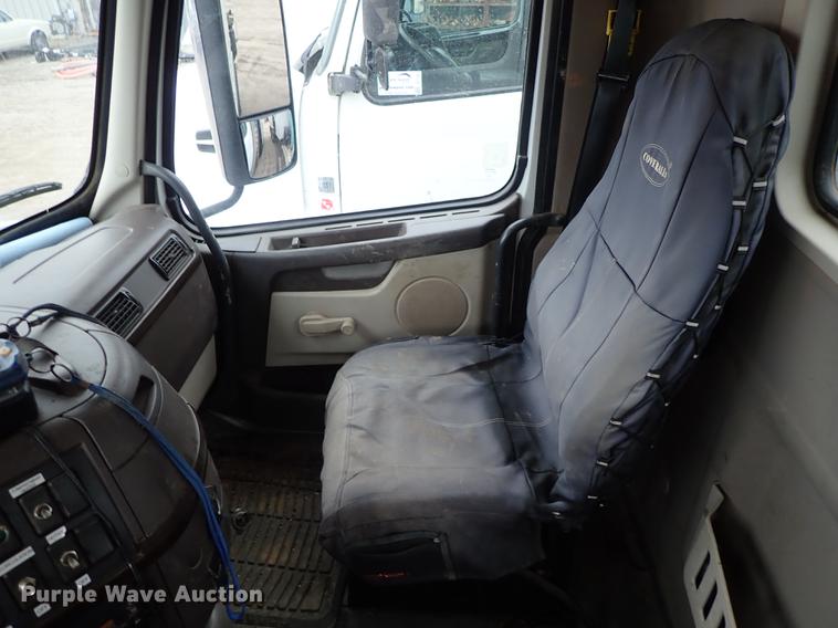 image for item DC1346 2012 Volvo VHD hydrovac truck