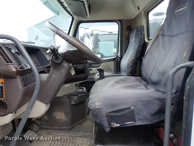 image for item DC1346 2012 Volvo VHD hydrovac truck