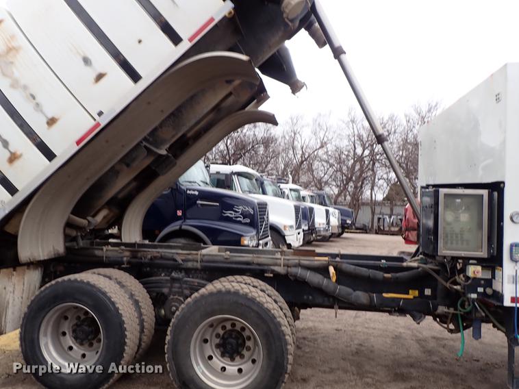 image for item DC1346 2012 Volvo VHD hydrovac truck