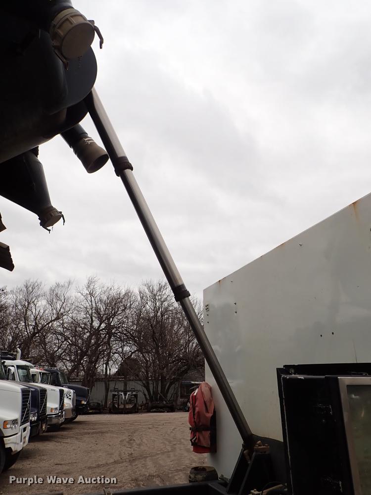 image for item DC1346 2012 Volvo VHD hydrovac truck