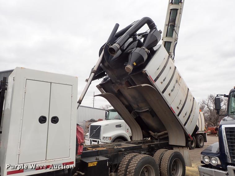image for item DC1346 2012 Volvo VHD hydrovac truck