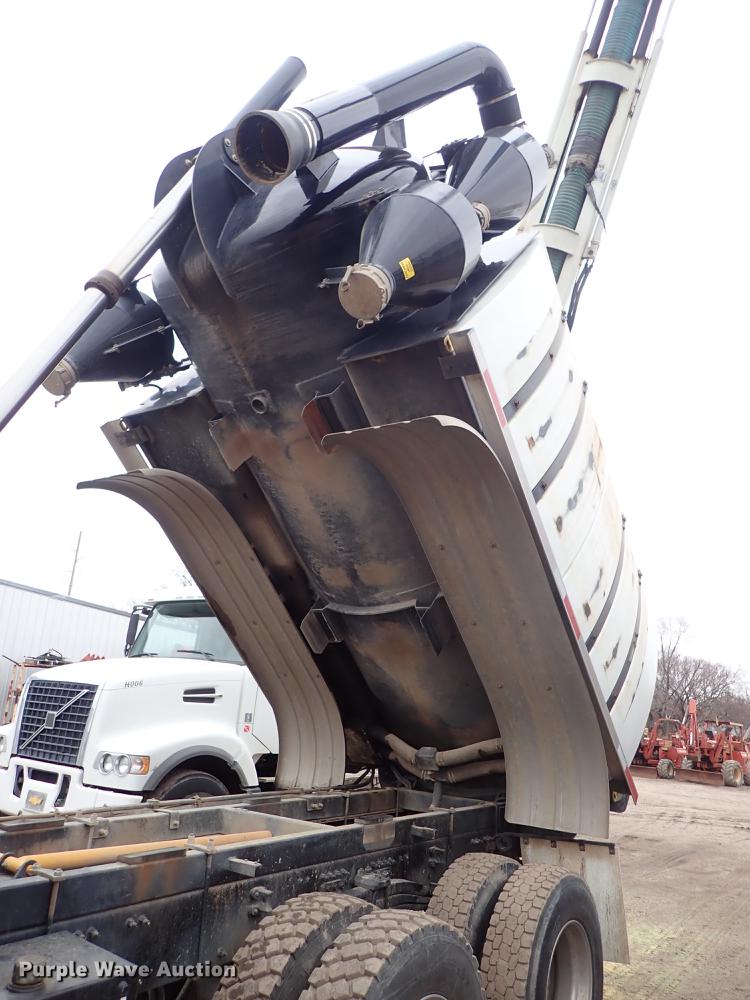 image for item DC1346 2012 Volvo VHD hydrovac truck
