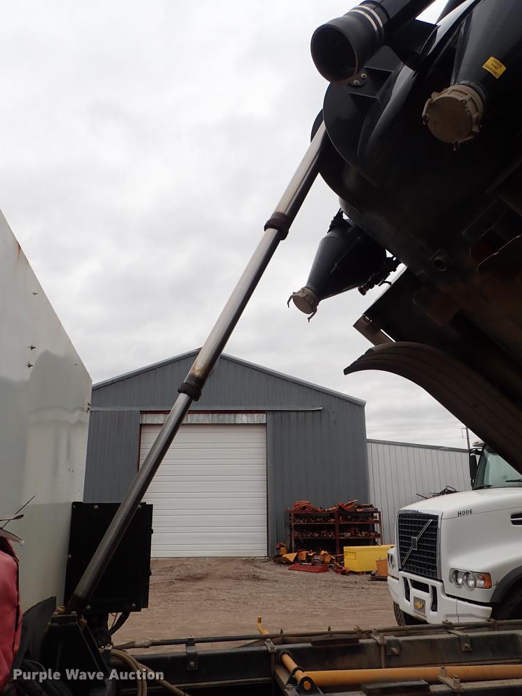 image for item DC1346 2012 Volvo VHD hydrovac truck