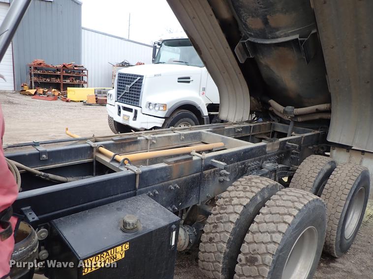 image for item DC1346 2012 Volvo VHD hydrovac truck
