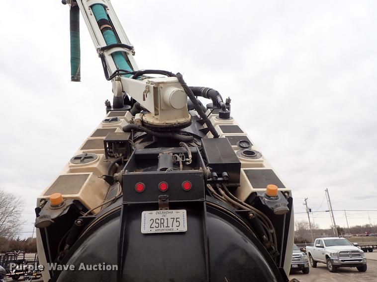 image for item DC1346 2012 Volvo VHD hydrovac truck