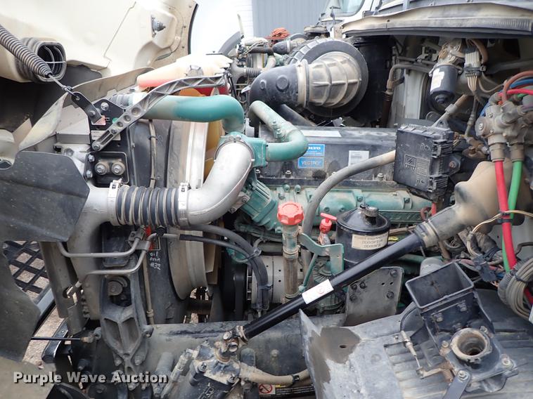 image for item DC1346 2012 Volvo VHD hydrovac truck