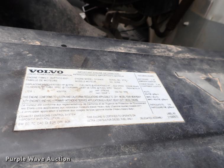 image for item DC1346 2012 Volvo VHD hydrovac truck