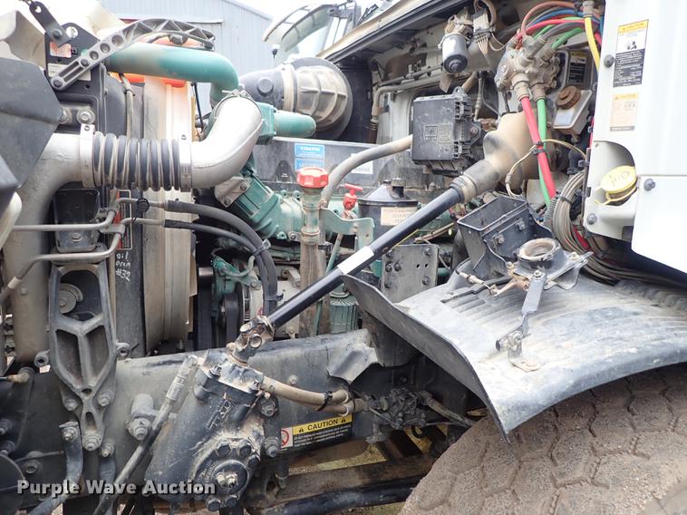 image for item DC1346 2012 Volvo VHD hydrovac truck