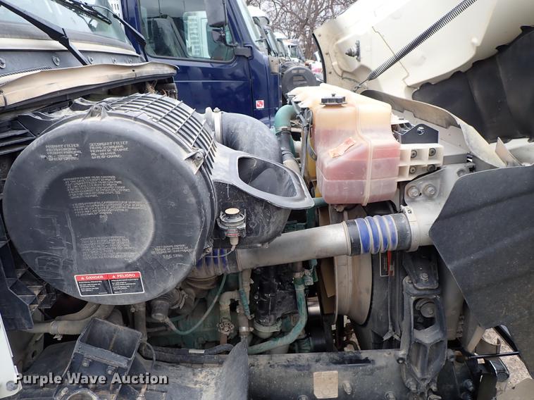image for item DC1346 2012 Volvo VHD hydrovac truck