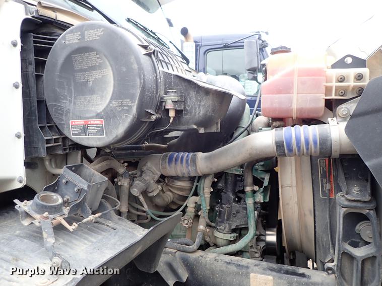 image for item DC1346 2012 Volvo VHD hydrovac truck