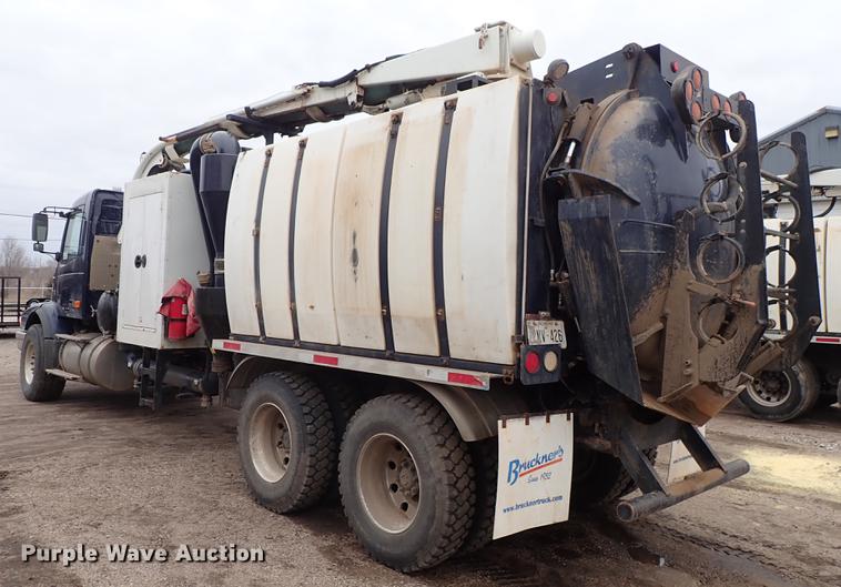 image for item DC1347 2007 Volvo VHD hydrovac truck