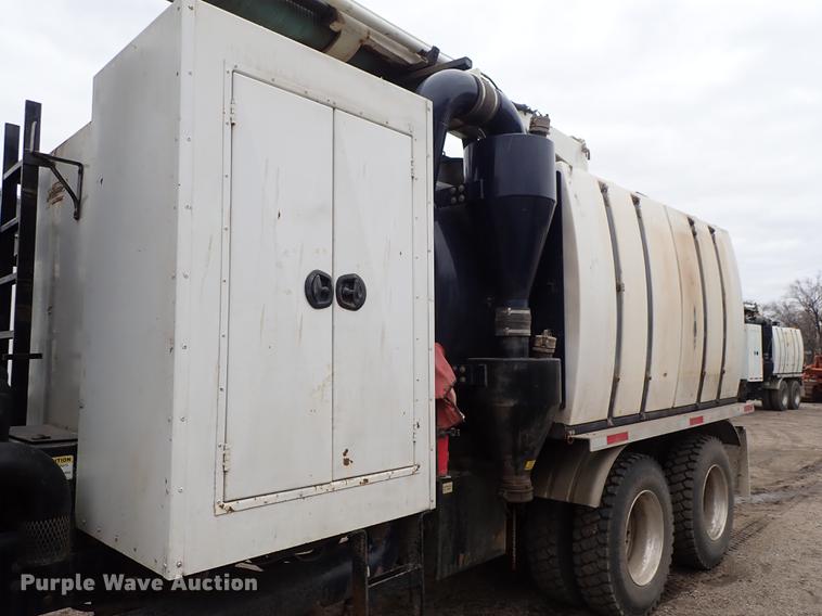 image for item DC1347 2007 Volvo VHD hydrovac truck