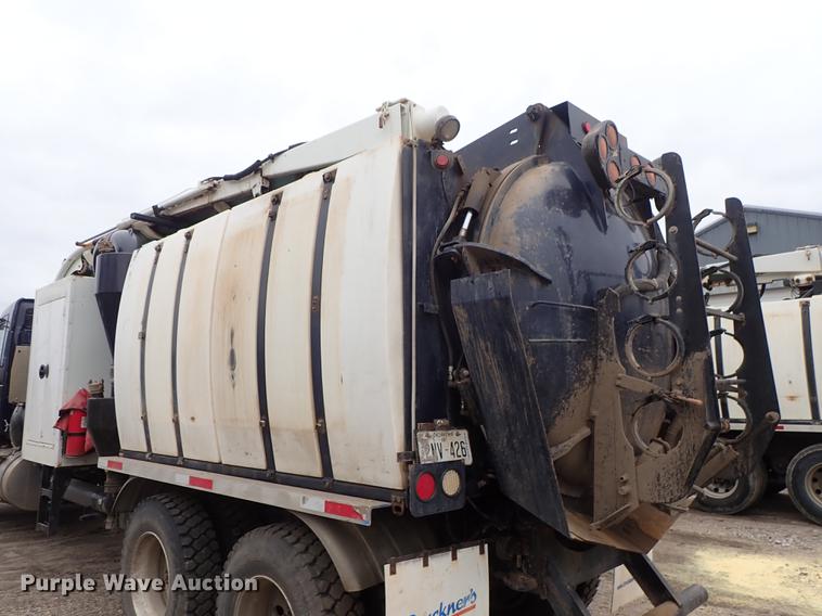 image for item DC1347 2007 Volvo VHD hydrovac truck