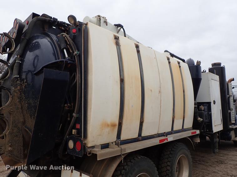 image for item DC1347 2007 Volvo VHD hydrovac truck