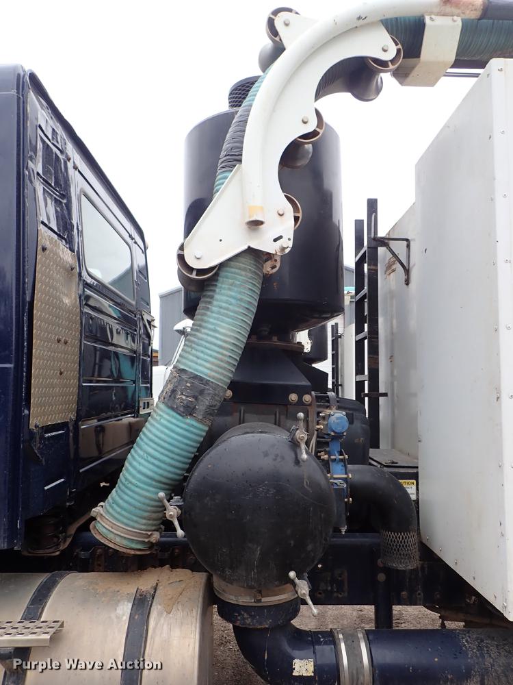 image for item DC1347 2007 Volvo VHD hydrovac truck