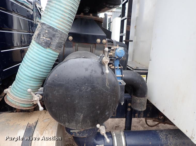 image for item DC1347 2007 Volvo VHD hydrovac truck