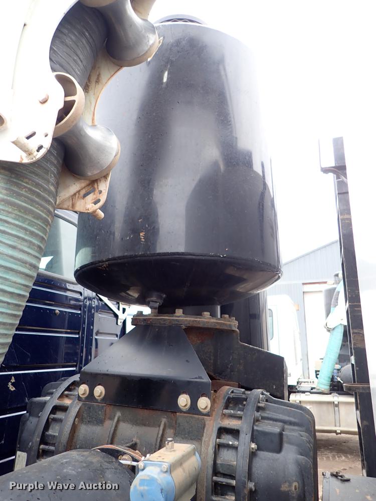 image for item DC1347 2007 Volvo VHD hydrovac truck