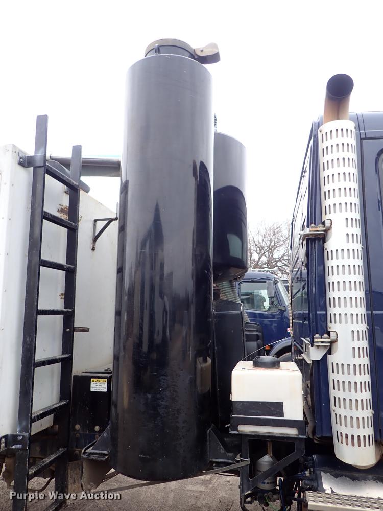 image for item DC1347 2007 Volvo VHD hydrovac truck