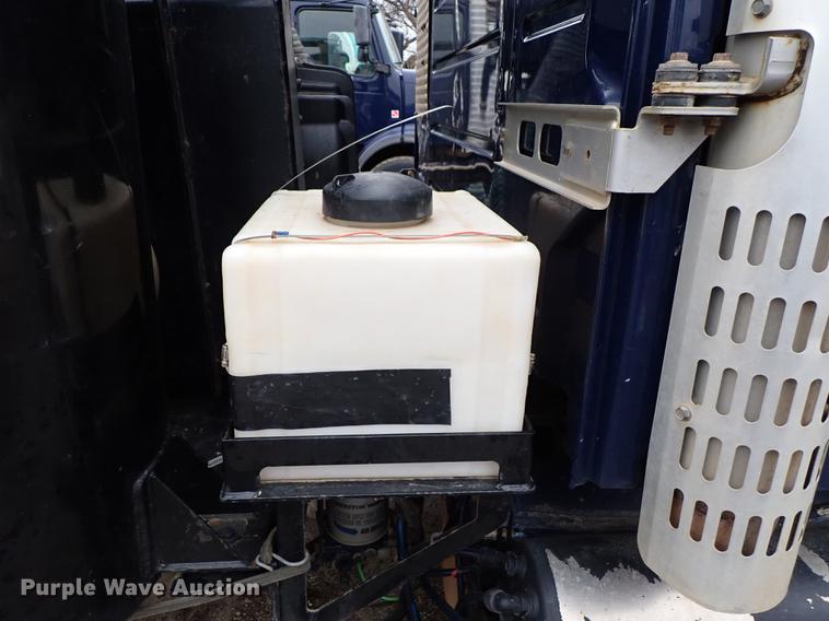 image for item DC1347 2007 Volvo VHD hydrovac truck