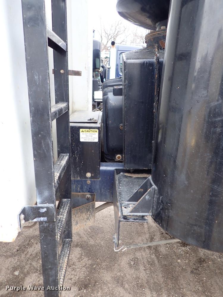 image for item DC1347 2007 Volvo VHD hydrovac truck