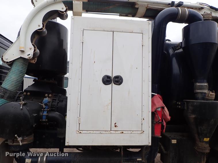 image for item DC1347 2007 Volvo VHD hydrovac truck