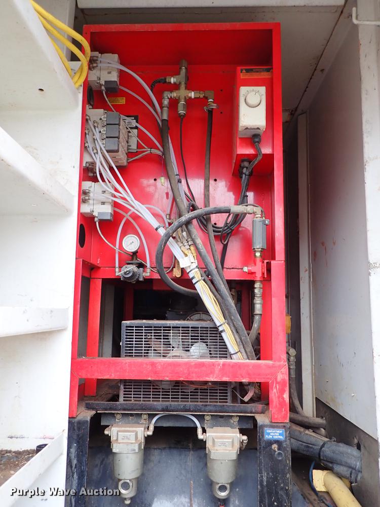 image for item DC1347 2007 Volvo VHD hydrovac truck