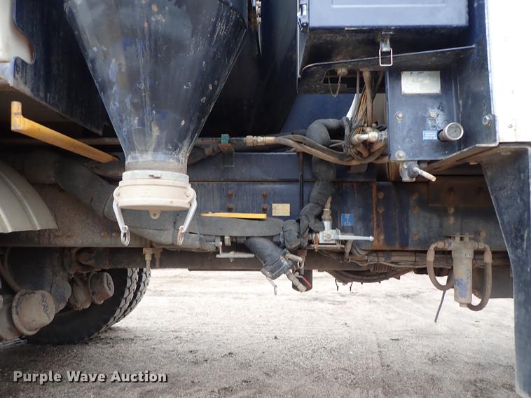 image for item DC1347 2007 Volvo VHD hydrovac truck