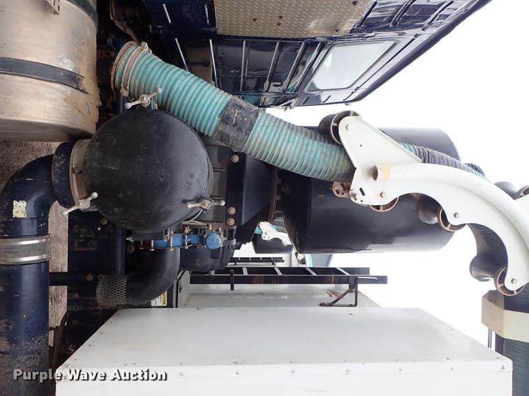 image for item DC1347 2007 Volvo VHD hydrovac truck