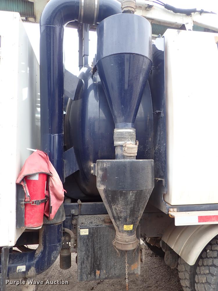 image for item DC1347 2007 Volvo VHD hydrovac truck