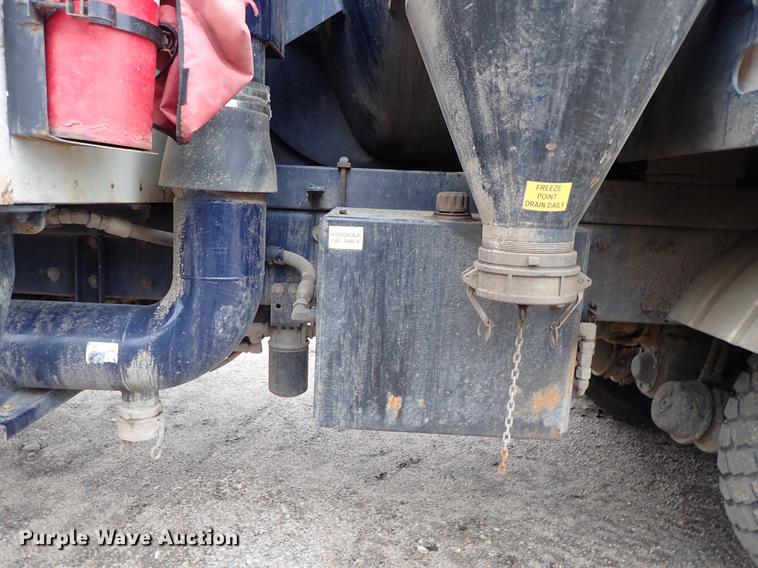 image for item DC1347 2007 Volvo VHD hydrovac truck