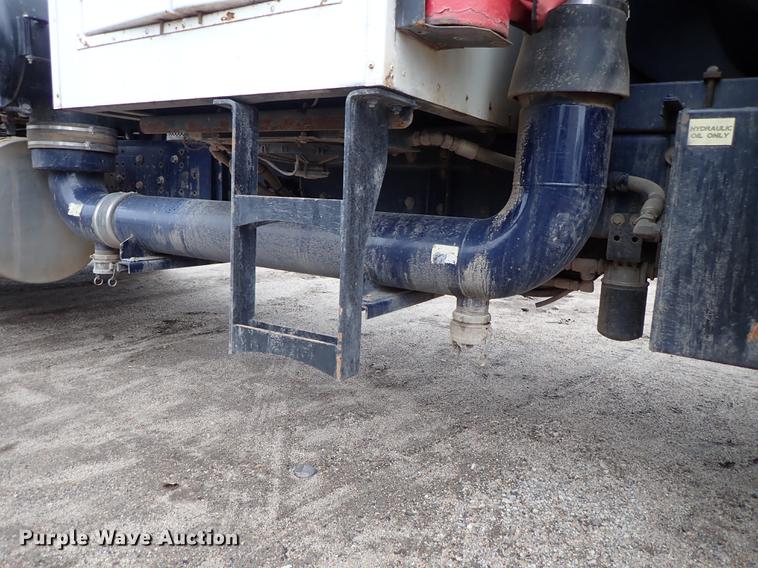 image for item DC1347 2007 Volvo VHD hydrovac truck