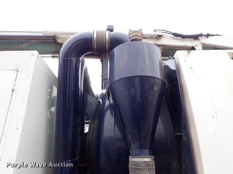 image for item DC1347 2007 Volvo VHD hydrovac truck