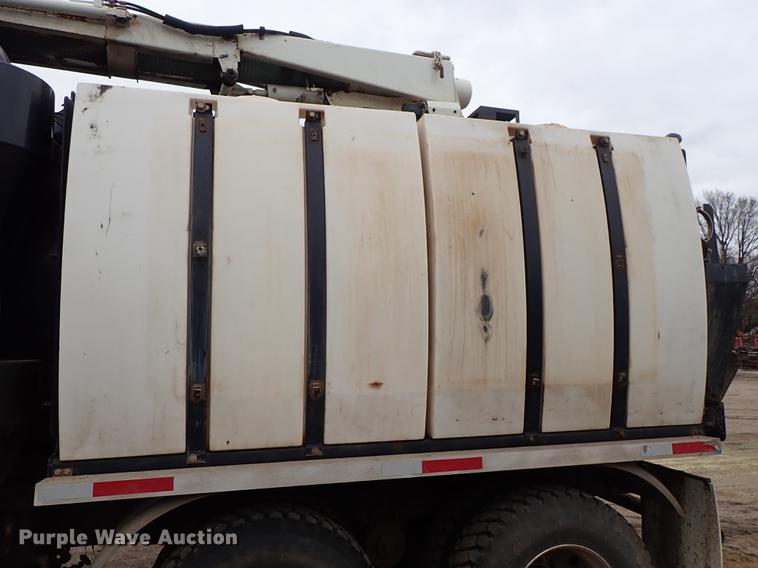 image for item DC1347 2007 Volvo VHD hydrovac truck