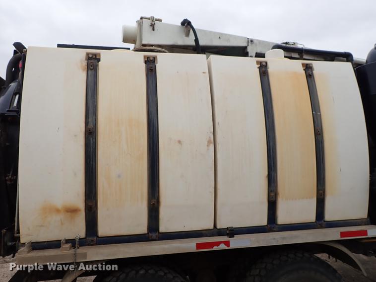 image for item DC1347 2007 Volvo VHD hydrovac truck