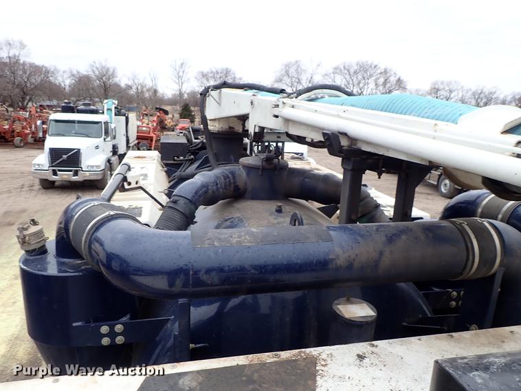 image for item DC1347 2007 Volvo VHD hydrovac truck