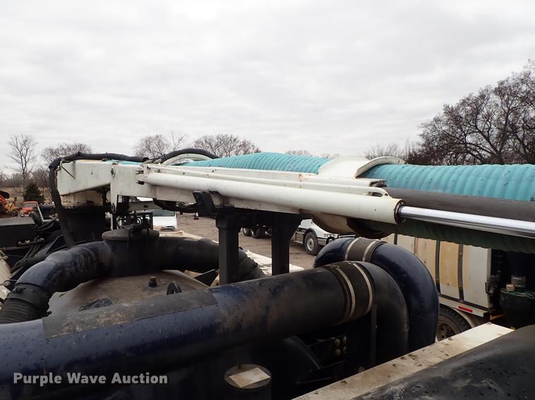 image for item DC1347 2007 Volvo VHD hydrovac truck