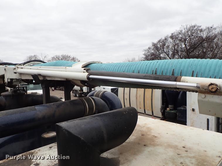 image for item DC1347 2007 Volvo VHD hydrovac truck